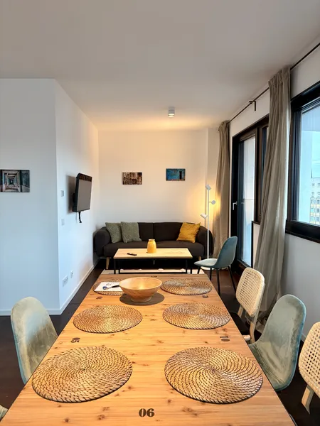 Spreeblick: Hochwertig möblierte 3-Zimmer-Wohnung mit 2 Balkonen  und EBK — photo 1